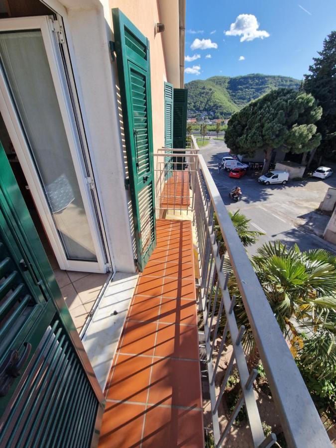 Palm House Apartment Albenga Bagian luar foto