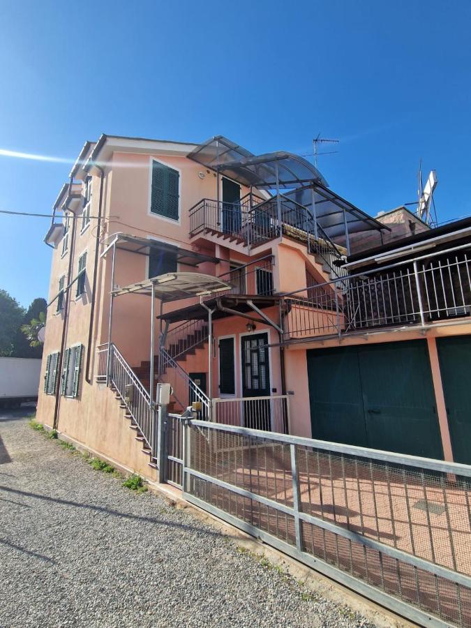 Palm House Apartment Albenga Bagian luar foto