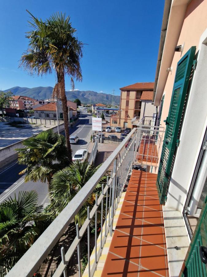 Palm House Apartment Albenga Bagian luar foto
