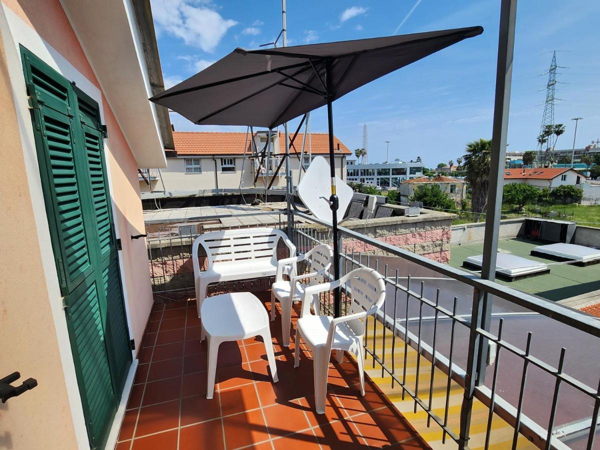 Palm House Apartment Albenga Bagian luar foto